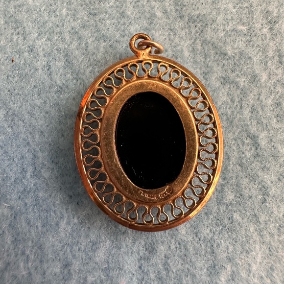 Vintage 1950s WINARD 12K GF Filigree Oval Black Onyx Pendant Yellow gold filled - Picture 7 of 8